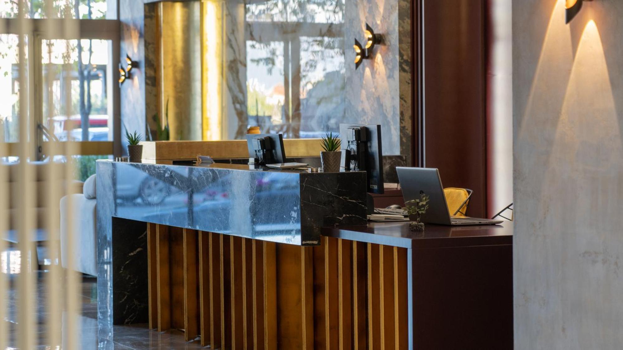Doanesia Premium Hotel & Spa Тирана Экстерьер фото